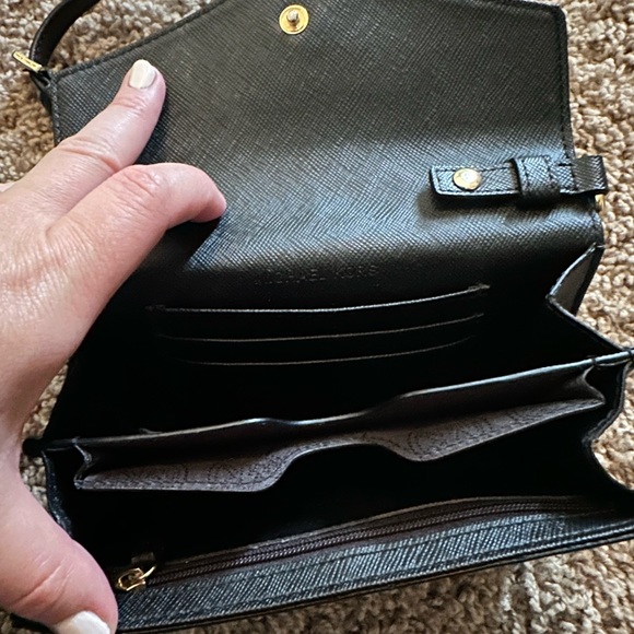 Michael Kors small cross body purse - Picture 2 of 8